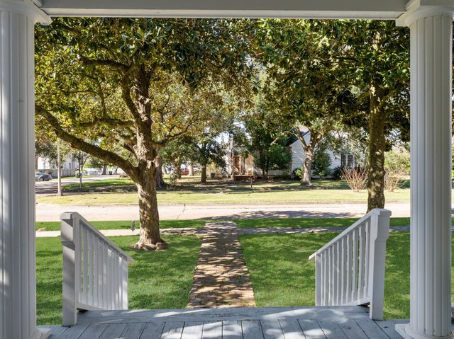 2421 Avenue G, Bay City, TX 77414