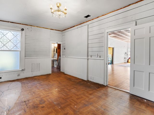 2421 Avenue G, Bay City, TX 77414