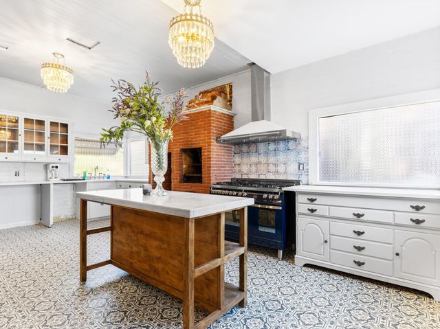 2421 Avenue G, Bay City, TX 77414