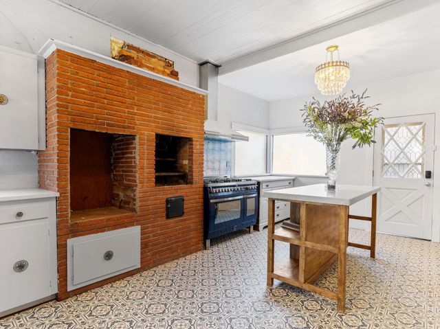 2421 Avenue G, Bay City, TX 77414