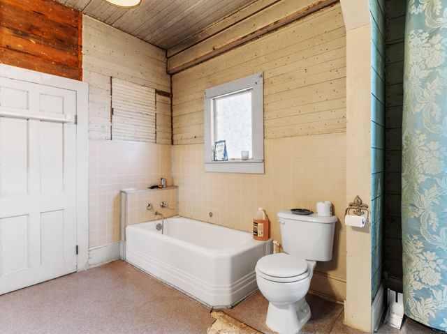 2421 Avenue G, Bay City, TX 77414