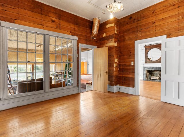 2421 Avenue G, Bay City, TX 77414