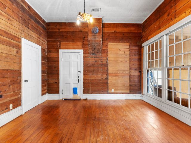 2421 Avenue G, Bay City, TX 77414