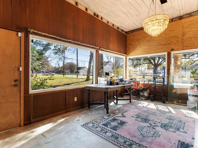 2421 Avenue G, Bay City, TX 77414