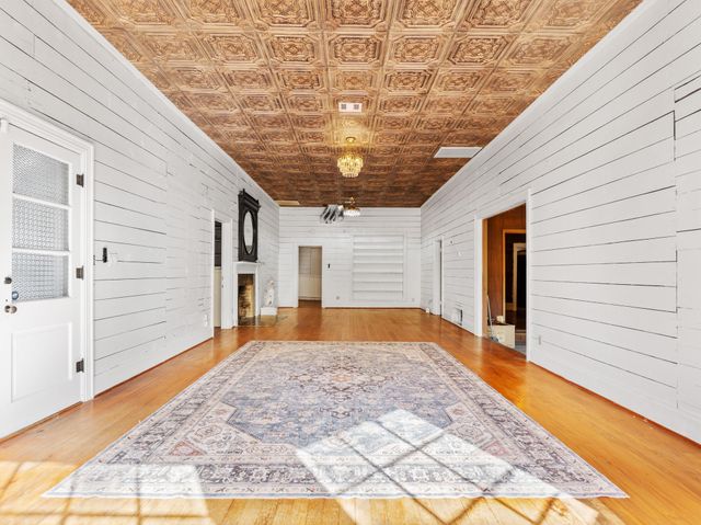 2421 Avenue G, Bay City, TX 77414