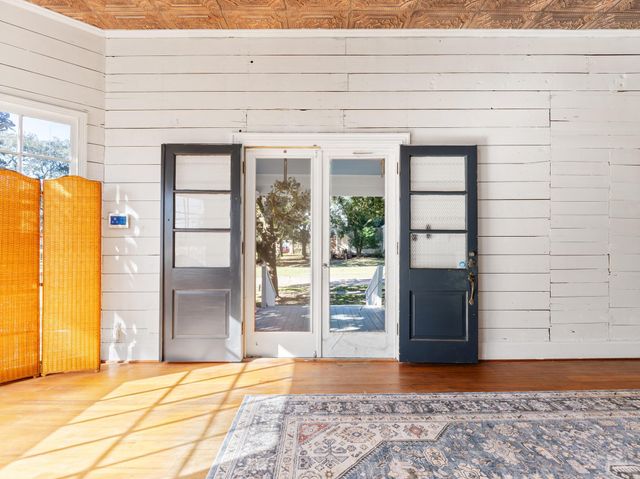 2421 Avenue G, Bay City, TX 77414