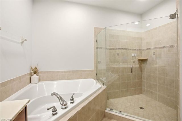 9204 Quartz LN 3-101, Naples, FL 34120
