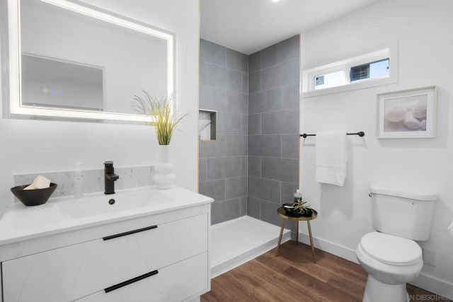 5528 San Onofre Ter, San Diego, CA 92114