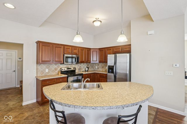 1091 Distinctive Way, Greenfield, IN 46140