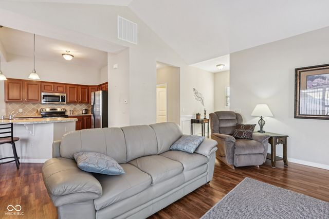 1091 Distinctive Way, Greenfield, IN 46140