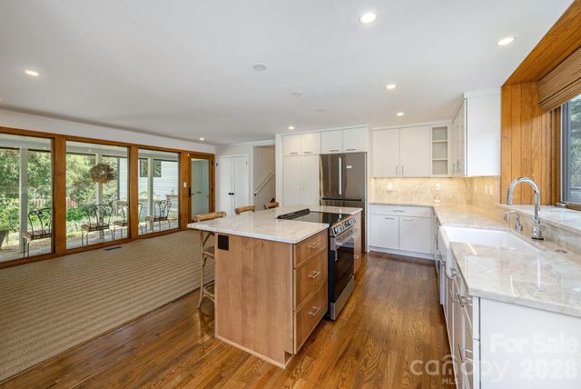 28 Forest Road, Asheville, NC 28803