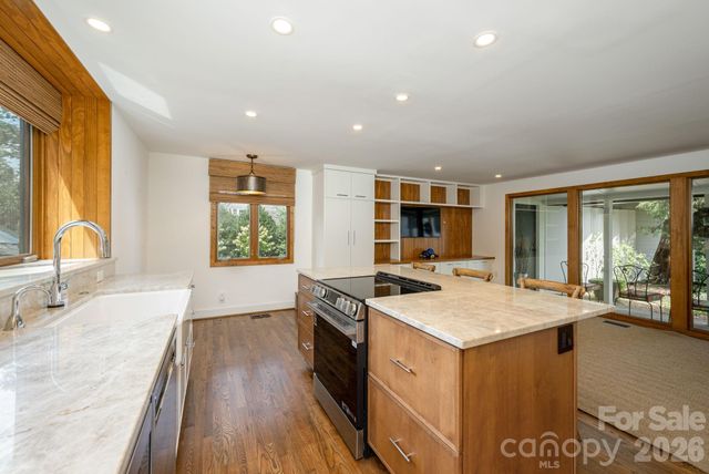 28 Forest Road, Asheville, NC 28803