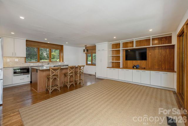 28 Forest Road, Asheville, NC 28803