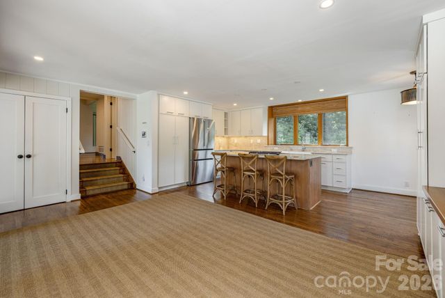 28 Forest Road, Asheville, NC 28803