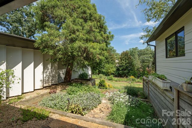 28 Forest Road, Asheville, NC 28803