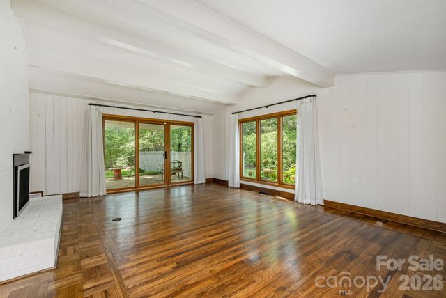 28 Forest Road, Asheville, NC 28803