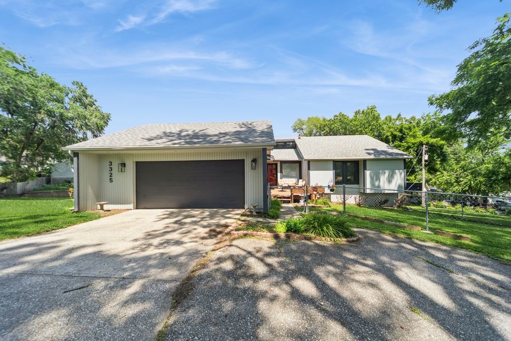 3325 SW 5th Street, Des Moines, IA 50315