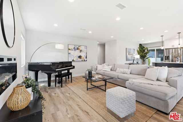 11237 Braddock Drive, Culver City, CA 90230