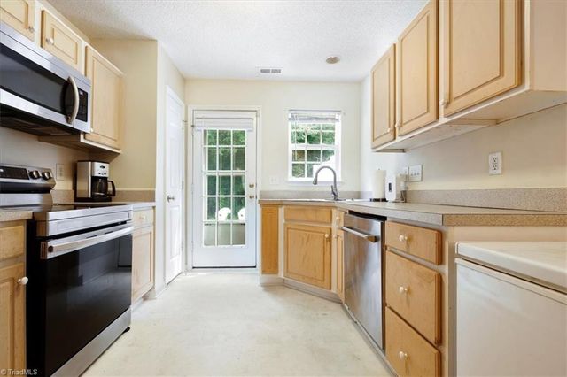 2006 Bluff View Drive, Winston-salem, NC 27127