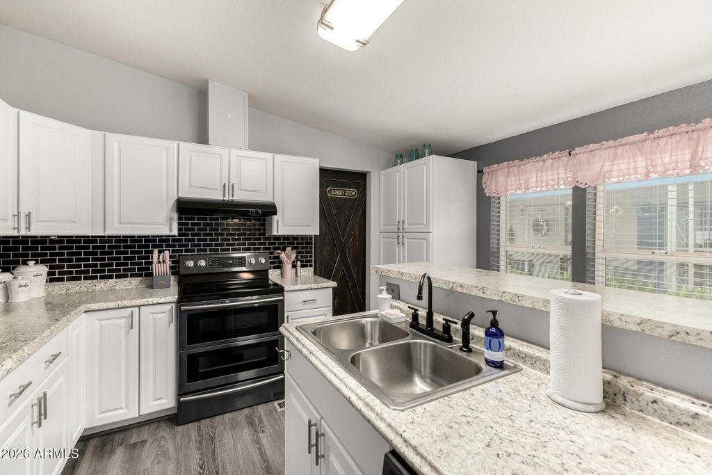 Image 5 of property listing at 18240 N 21ST Street Lot 95, Phoenix, AZ 85022