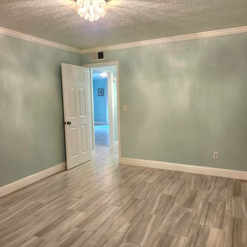 209 W Miracle Strip Parkway, APT B202, Mary Esther, FL 32569