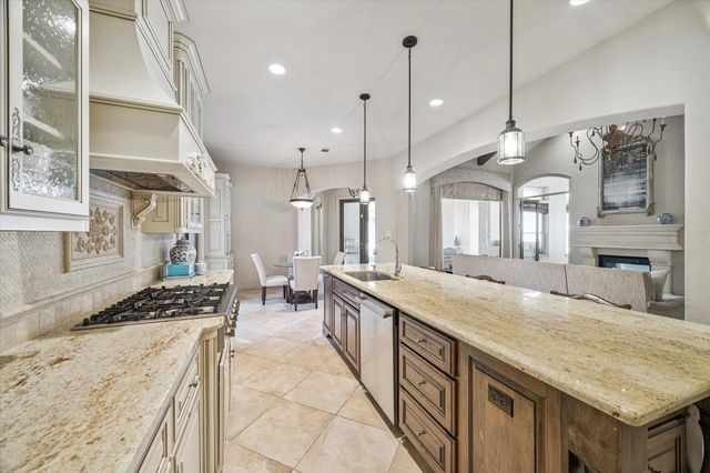 78 Angelique Way, The Woodlands, TX 77382