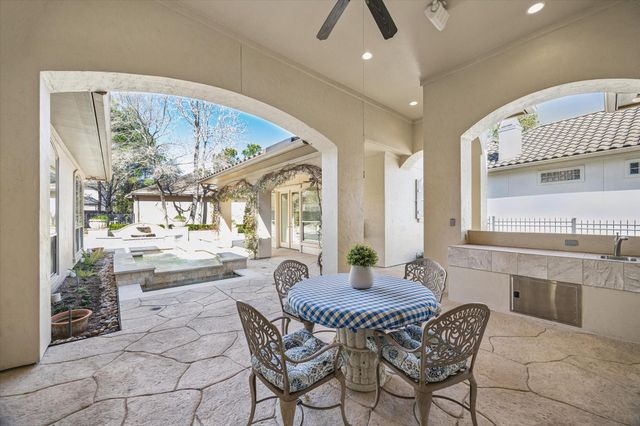 78 Angelique Way, The Woodlands, TX 77382