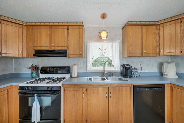 15 Carpenter Park Road, Plymouth, NH 03264