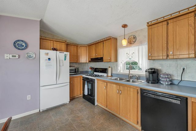 15 Carpenter Park Road, Plymouth, NH 03264