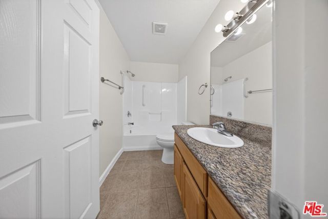 11063 Cumpston Street 104, North Hollywood (los Angeles), CA 91601