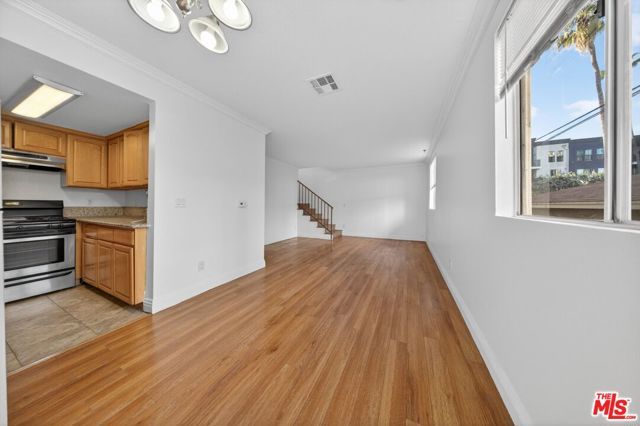 11063 Cumpston Street 104, North Hollywood (los Angeles), CA 91601