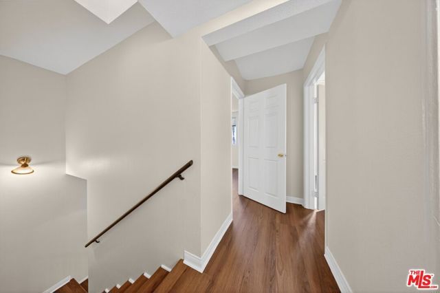 11063 Cumpston Street 104, North Hollywood (los Angeles), CA 91601