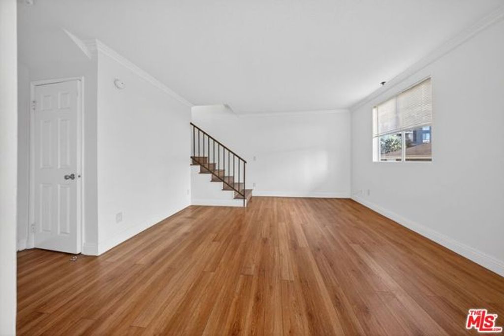 11063 Cumpston Street 104, North Hollywood (los Angeles), CA 91601