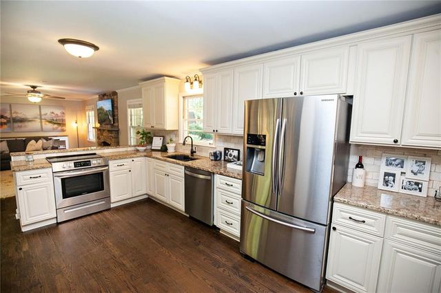 250 Wavetree Drive, Roswell, GA 30075
