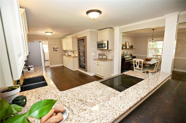 250 Wavetree Drive, Roswell, GA 30075