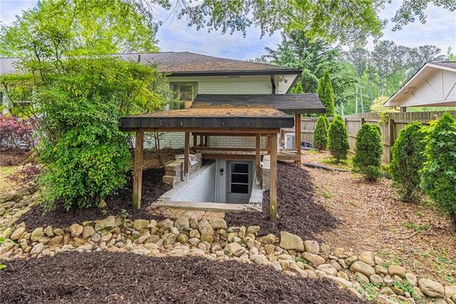 250 Wavetree Drive, Roswell, GA 30075