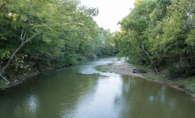 12 Sturgeon Creek Road, Cedar Hill, TN 37032