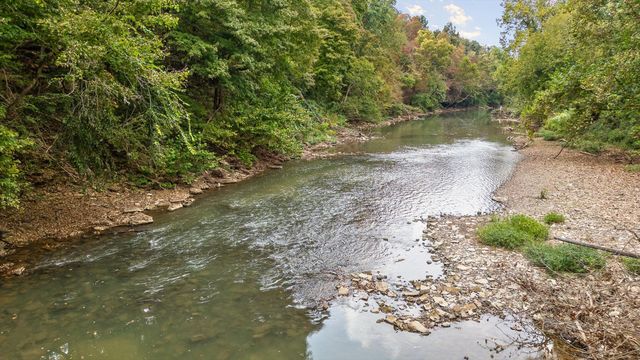 12 Sturgeon Creek Road, Cedar Hill, TN 37032