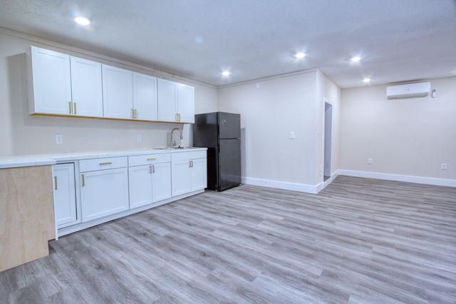 2511 W Lovers Lane, Dallas, TX 75235