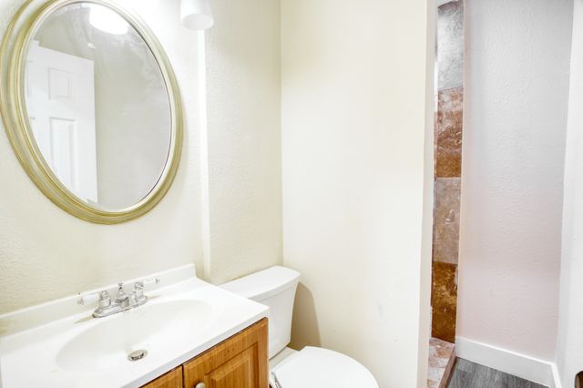 2511 W Lovers Lane, Dallas, TX 75235