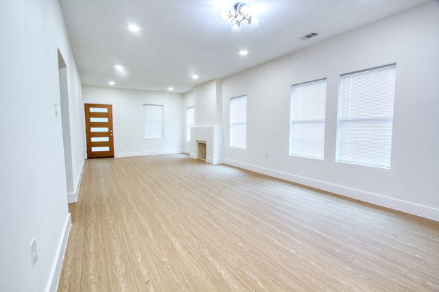 2511 W Lovers Lane, Dallas, TX 75235