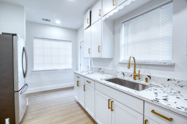 2511 W Lovers Lane, Dallas, TX 75235