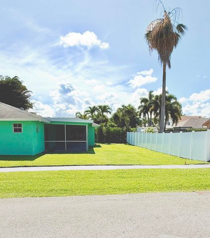 2716 Starwood Circle, West Palm Beach, FL 33406
