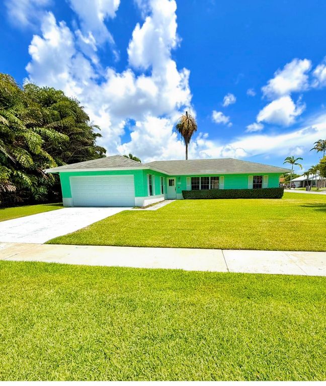 2716 Starwood Circle, West Palm Beach, FL 33406