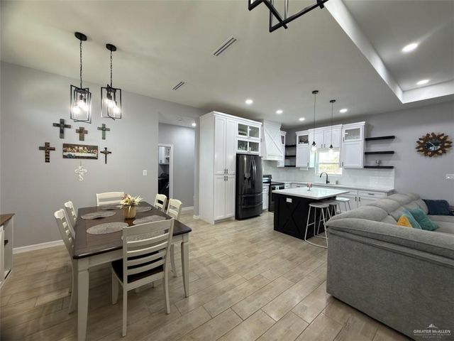 32797 Jorge Street, Los Fresnos, TX 78566