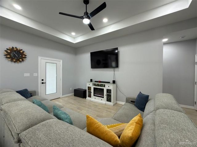 32797 Jorge Street, Los Fresnos, TX 78566