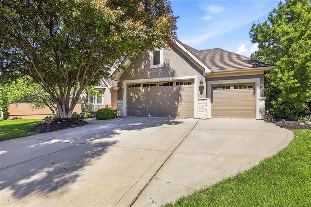 9926 FOUNTAIN Circle, Lenexa, KS 66220