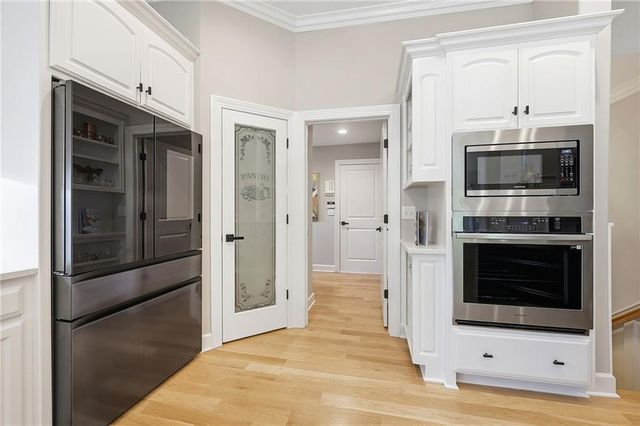 9926 FOUNTAIN Circle, Lenexa, KS 66220