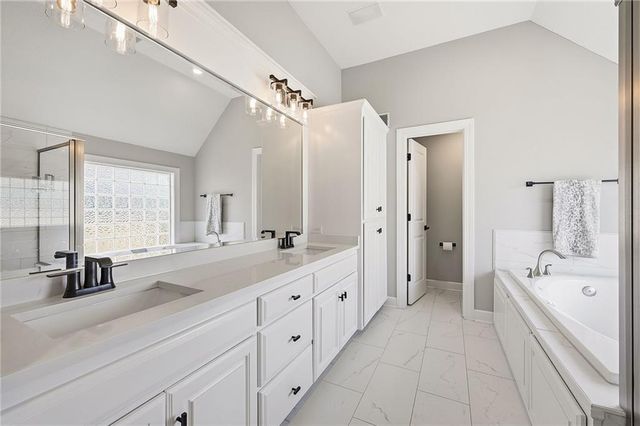 9926 FOUNTAIN Circle, Lenexa, KS 66220