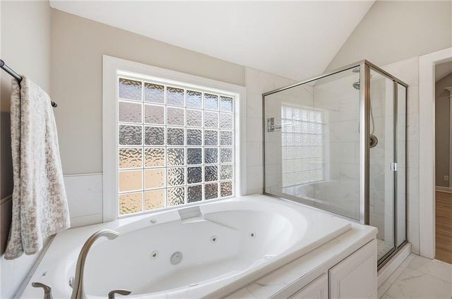9926 FOUNTAIN Circle, Lenexa, KS 66220